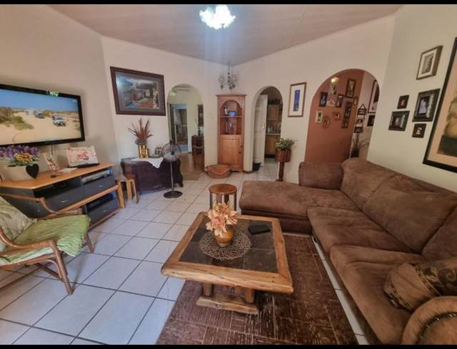 4 BEDROOM HOUSE FOR SALE IN ARCON PARK